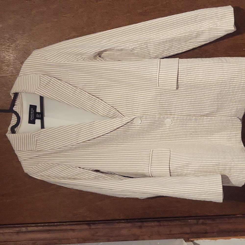 Womens blazer, white and tan stripes, size M. JONES AND CO
